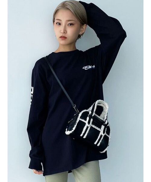 EMODA（エモダ）の「フロントロゴオーバーTシャツ（Tシャツ/カットソー・レディース・ホワイト/パープル/ブラック・FREE）」の2枚目の写真