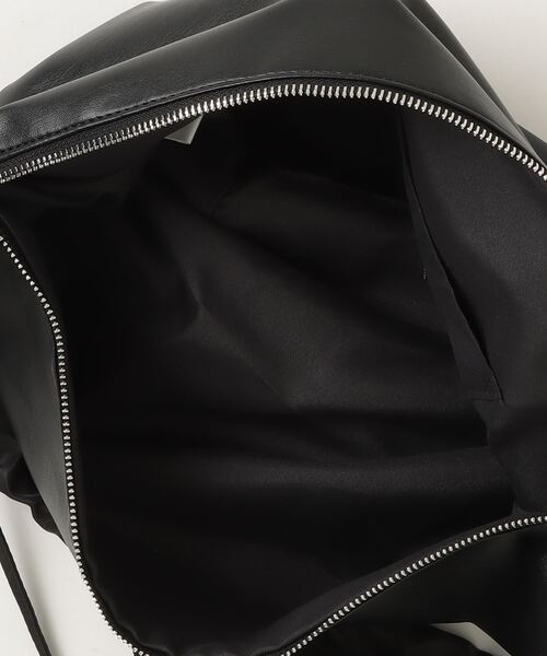 AT CREATION(アットクリエイション)の「EM:ファセリア 軽量 ギャザーショルダーバッグ(ショルダーバッグ・レディース・アイボリー/サックスブルー/ブラック/ベージュ・FREE)」の8枚目の写真