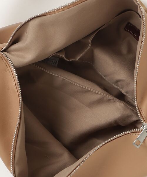 AT CREATION(アットクリエイション)の「EM:ファセリア 軽量 ギャザーショルダーバッグ(ショルダーバッグ・レディース・アイボリー/サックスブルー/ブラック/ベージュ・FREE)」の9枚目の写真