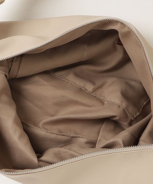 AT CREATION(アットクリエイション)の「EM:ファセリア 軽量 ギャザーショルダーバッグ(ショルダーバッグ・レディース・アイボリー/サックスブルー/ブラック/ベージュ・FREE)」の10枚目の写真