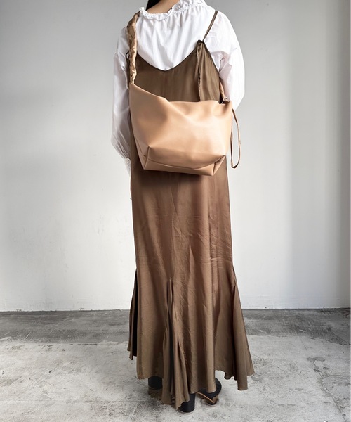 AT CREATION(アットクリエイション)の「EM:ファセリア 軽量 ギャザーショルダーバッグ(ショルダーバッグ・レディース・アイボリー/サックスブルー/ブラック/ベージュ・FREE)」の20枚目の写真