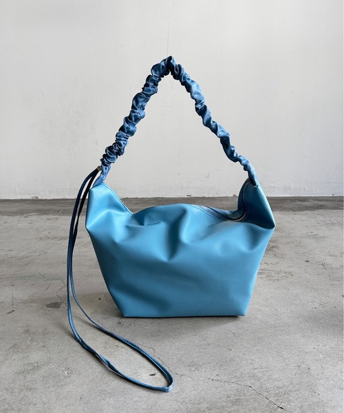 AT CREATION(アットクリエイション)の「EM:ファセリア 軽量 ギャザーショルダーバッグ(ショルダーバッグ・レディース・アイボリー/サックスブルー/ブラック/ベージュ・FREE)」の12枚目の写真