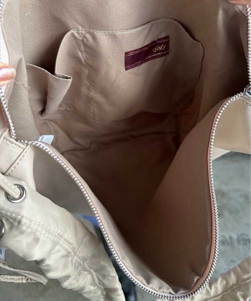 AT CREATION(アットクリエイション)の「EM:ファセリア 軽量 ギャザーショルダーバッグ(ショルダーバッグ・レディース・アイボリー/サックスブルー/ブラック/ベージュ・FREE)」の14枚目の写真