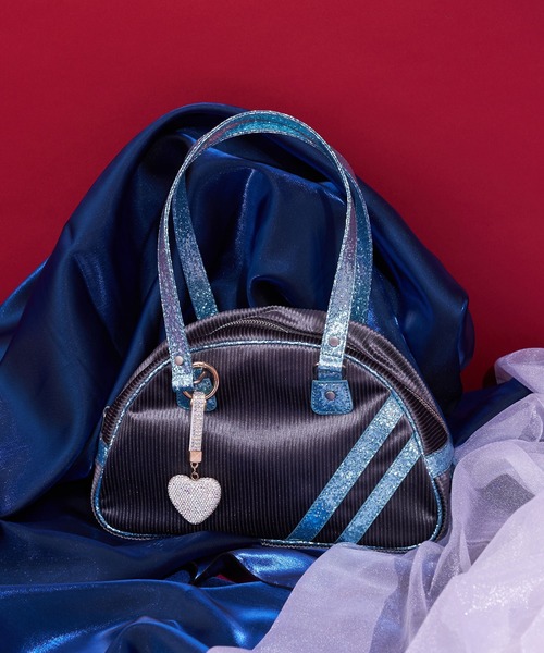 CIAOPANIC（チャオパニック）の「【＠yuna_maruu企画】【Me＋Me/ミープラスミー】チャーム付きラメコーデュロイボストンバッグ（ボストンバッグ・レディース・レッド/ピンク/スカイブルー・FREE）」の10枚目の写真