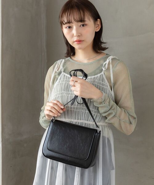 RETRO GIRL(レトロガール)の「フラップショルダーバッグ(ショルダーバッグ・レディース・シルバー/ブラック/レッド・ONE SIZE)」の5枚目の写真