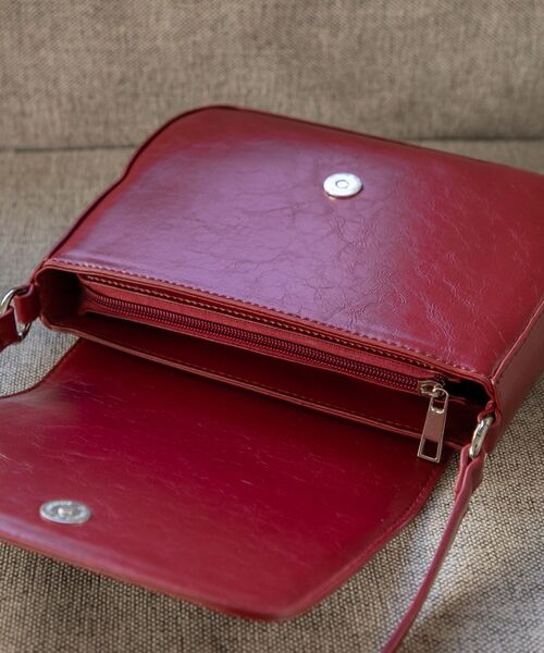 RETRO GIRL(レトロガール)の「フラップショルダーバッグ(ショルダーバッグ・レディース・シルバー/ブラック/レッド・ONE SIZE)」の13枚目の写真