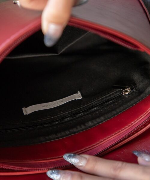 RETRO GIRL(レトロガール)の「フラップショルダーバッグ(ショルダーバッグ・レディース・シルバー/ブラック/レッド・ONE SIZE)」の12枚目の写真