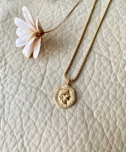emouv by est（エモーヴバイエスト）の「emouv by est コインデザインネックレス（ネックレス・レディース・ゴールド・FREE）」の4枚目の写真