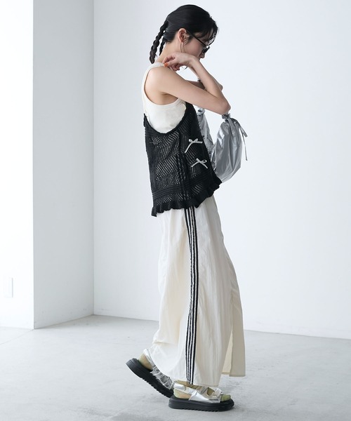 forksy.(フォルクシー)の「【forksy.】リボンモチーフ透かし編みニットビスチェ(キャミソール・レディース・アイボリー/ブラック・FREE)」の19枚目の写真