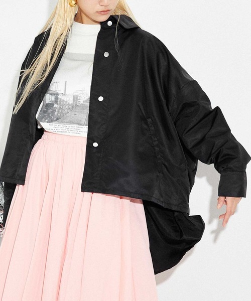 Settimissimo（セッティミッシモ）の「バックシャーリングヘム シャツジャケット（ブルゾン・レディース・ブラック/ベージュ・FREE）」の2枚目の写真