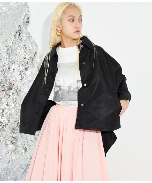 Settimissimo（セッティミッシモ）の「バックシャーリングヘム シャツジャケット（ブルゾン・レディース・ブラック/ベージュ・FREE）」の6枚目の写真