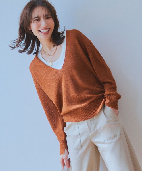 23区 S(ニジュウサンクチイサイサイズ)の「【CLASSY.6月号掲載/洗える】ピュアリネンバルキー Vネックニット(ニット/セーター・レディース・アイボリー系/グレー系/黄土色系/ダークブラウン系・32)」の1枚目の写真