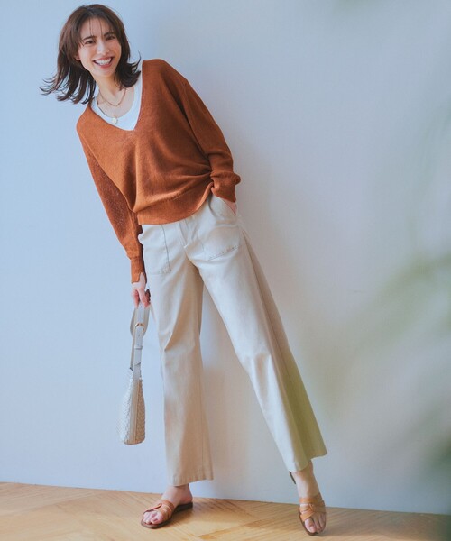 23区 S(ニジュウサンクチイサイサイズ)の「【CLASSY.6月号掲載/洗える】ピュアリネンバルキー Vネックニット(ニット/セーター・レディース・アイボリー系/グレー系/黄土色系/ダークブラウン系・32)」の5枚目の写真