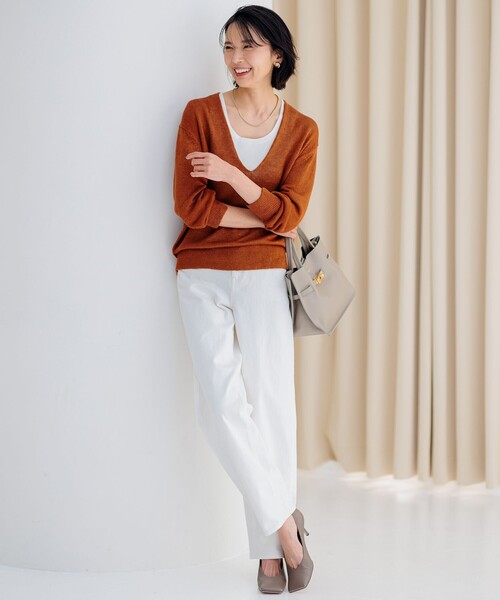 23区 S(ニジュウサンクチイサイサイズ)の「【CLASSY.6月号掲載/洗える】ピュアリネンバルキー Vネックニット(ニット/セーター・レディース・アイボリー系/グレー系/黄土色系/ダークブラウン系・32)」の8枚目の写真