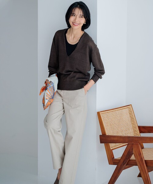 23区 S(ニジュウサンクチイサイサイズ)の「【CLASSY.6月号掲載/洗える】ピュアリネンバルキー Vネックニット(ニット/セーター・レディース・アイボリー系/グレー系/黄土色系/ダークブラウン系・32)」の18枚目の写真