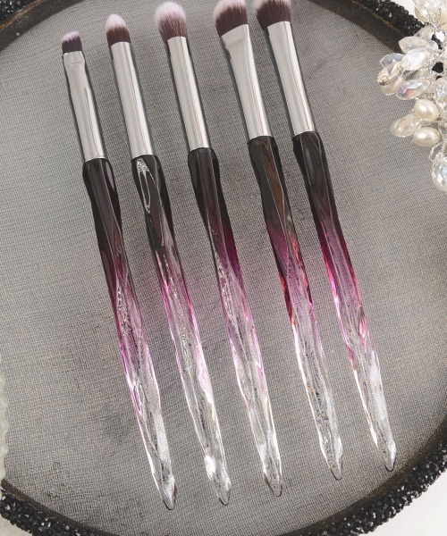Mayree(メイリー)の「【resonance】クリスタルカラー ダイヤモンドカット メイク ブラシセット(メイクブラシ・レディース・B/C/A・FREE)」の2枚目の写真