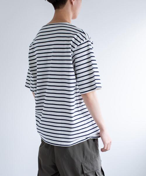 FORK&SPOON(フォークアンドスプーン)の「FORK&SPOON ボートネックボーダーショートスリーブ(Tシャツ/カットソー・メンズ・ブルー系その他/グリーン系その他/グレー系その他/ホワイト系その他・4/5)」の7枚目の写真
