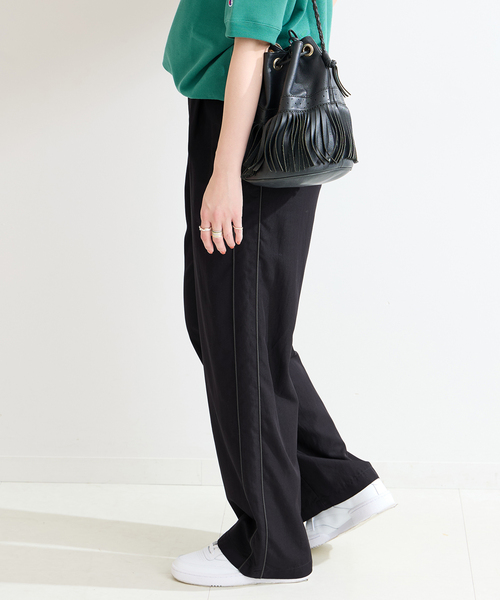 B.C STOCK（ベーセーストック）の「コードラインタックパンツ（スラックス・レディース・ブルー/ブラック/アイボリー・FREE）」の4枚目の写真