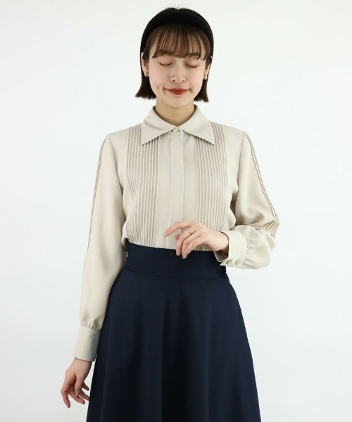 an another angelus（アンアナザーアンジェラス）の「ピンタックデザインシャツ/ananotherangelus（シャツ/ブラウス・レディース・オフホワイト/ライトベージュ・FREE）」の5枚目の写真