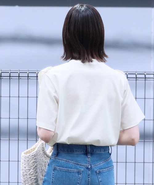 reca(レカ)の「ハニカムフリルTシャツ(Tシャツ/カットソー・レディース・ベージュ/ホワイト/ブラック・FREE)」の8枚目の写真