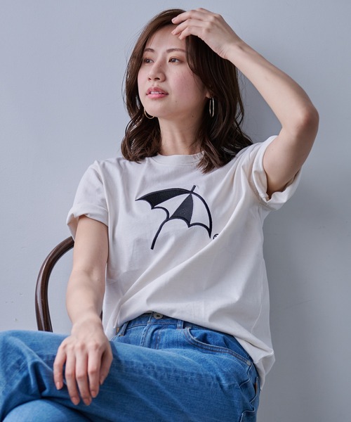Arnold Palmer(アーノルドパーマー)の「CYCLO 天竺 シェア アンブレラ ロゴ Tシャツ(Tシャツ/カットソー・レディース・パープル/グレー/ホワイト/ブルーグレー・L/M/S/XS/LL)」の2枚目の写真