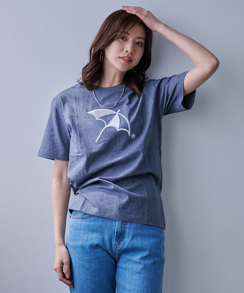 Arnold Palmer(アーノルドパーマー)の「CYCLO 天竺 シェア アンブレラ ロゴ Tシャツ(Tシャツ/カットソー・レディース・パープル/グレー/ホワイト/ブルーグレー・L/M/S/XS/LL)」の3枚目の写真