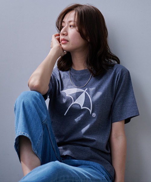 Arnold Palmer(アーノルドパーマー)の「CYCLO 天竺 シェア アンブレラ ロゴ Tシャツ(Tシャツ/カットソー・レディース・パープル/グレー/ホワイト/ブルーグレー・L/M/S/XS/LL)」の11枚目の写真