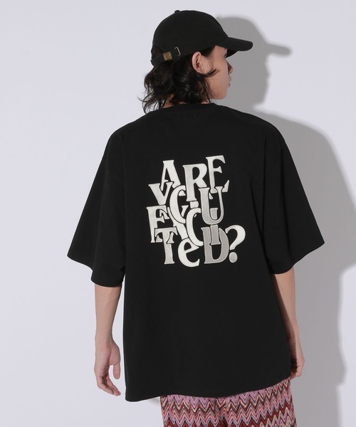 Anui（アニュイ）の「【UNISEX/3サイズ展開】パズルロゴTシャツ（Tシャツ/カットソー・レディース・ベージュ/ホワイト/ブラック・MEDIUM/SMALL/LARGE）」の2枚目の写真