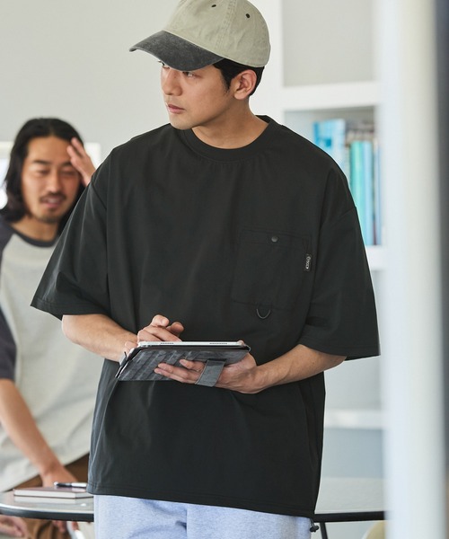 THE CRAFT CREW PRODUCTS（ザクラフトクループロダクツ）の「【THE CRAFT CREW PRODUCTS】テックファブリック ドローコード ビッグシルエット クルーネックポケット半袖Tシャツ / 接触冷感・吸水速乾（Tシャツ/カットソー）」｜詳細画像