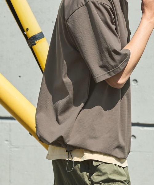 THE CRAFT CREW PRODUCTS（ザクラフトクループロダクツ）の「【THE CRAFT CREW PRODUCTS】テックファブリック ドローコード ビッグシルエット クルーネックポケット半袖Tシャツ / 接触冷感・吸水速乾（Tシャツ/カットソー）」｜詳細画像