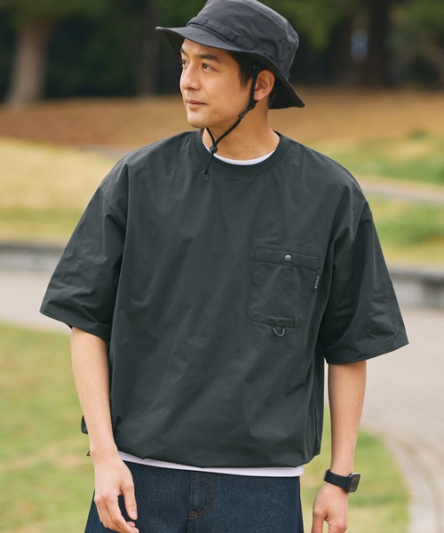 THE CRAFT CREW PRODUCTS(ザクラフトクループロダクツ)の「【EPIX AIRシリーズ】<セットアップ対応>マルチファンクショナル ドローコード ビッグシルエット クルーネック半袖ポケットTシャツ / 接触冷感・クイックドライ・UVカット【THE CRAFT CREW PRODUCTS】(Tシャツ/カットソー・メンズ・ダークグリーン/ブラウン系/チャコール/ネイビー/ブラック系/グレイッシュベージュ/ブラック/ライトグレー/ネイビー系/ネイビー系1/モカ/ダークブラウン/オリーブ・S/M/L)」の21枚目の写真