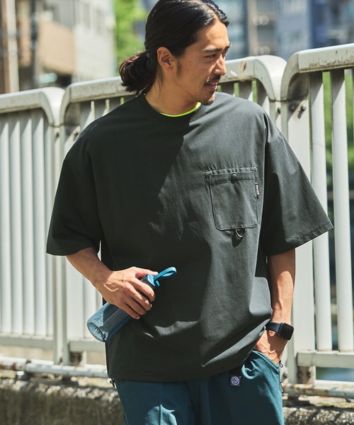 THE CRAFT CREW PRODUCTS（ザクラフトクループロダクツ）の「【THE CRAFT CREW PRODUCTS】テックファブリック ドローコード ビッグシルエット クルーネックポケット半袖Tシャツ / 接触冷感・吸水速乾（Tシャツ/カットソー）」｜詳細画像
