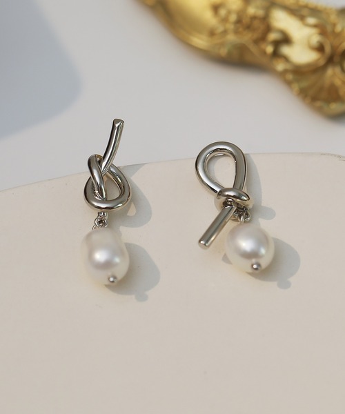 BAQLESS ノットデザイン ピアス BAQLESS ノットデザインピアス