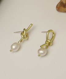 パールノットデザインピアス