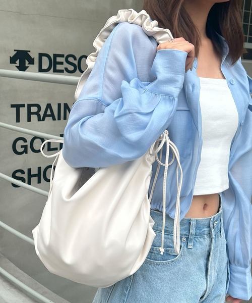 INGNI(イング)の「ギャザーショルダーバッグ/A(ショルダーバッグ・レディース・オフホワイト/シルバー/ブラック・ONE SIZE)」の2枚目の写真