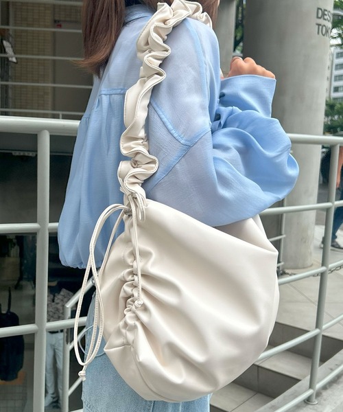 INGNI(イング)の「ギャザーショルダーバッグ/A(ショルダーバッグ・レディース・オフホワイト/シルバー/ブラック・ONE SIZE)」の10枚目の写真