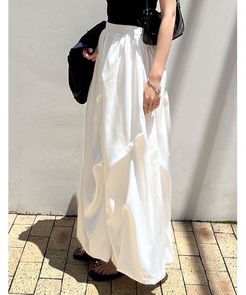 Re:EDIT（リエディ）の「[2024 SUMMER COLLECTION][低身長サイズ有]サテンバルーンロングスカート（スカート・レディース・ホワイト/ブラック・LARGE/MEDIUM/SHORT）」の22枚目の写真