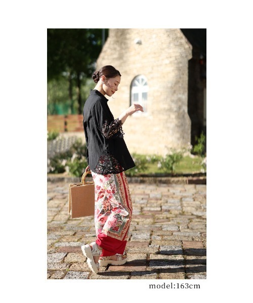 Sawa a la mode(サワアラモード)の「花レースシャツブラウス(シャツ/ブラウス・レディース・オレンジ/ブラック・FREE)」の10枚目の写真