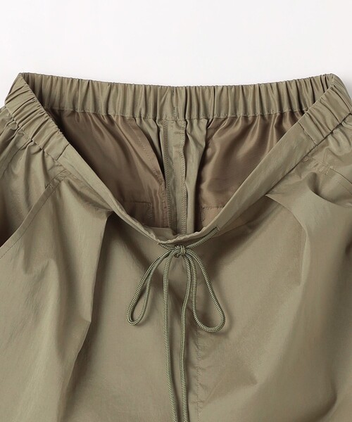 green label relaxing(グリーンレーベルリラクシング)の「パラシュート パンツ(その他パンツ・レディース・ネイビー/オリーブ・38/36)」の16枚目の写真