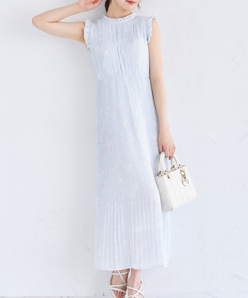 tocco closet(トッコ クローゼット)の「リボン&フリル付きプリーツシフォンフラワープリントワンピース(ワンピース・レディース・ブルー/ピンクベージュ・M)」の3枚目の写真
