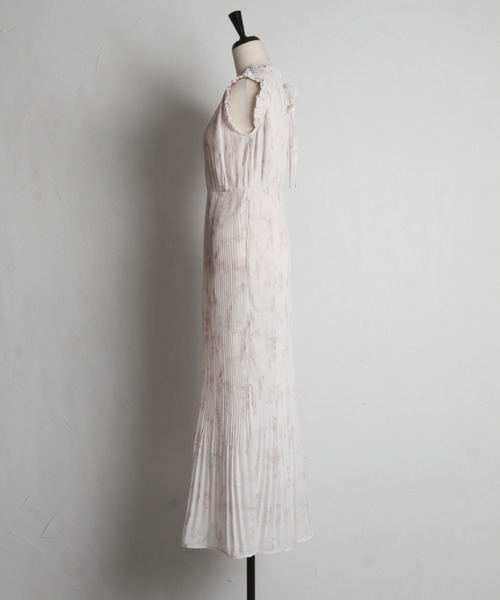 tocco closet(トッコ クローゼット)の「リボン&フリル付きプリーツシフォンフラワープリントワンピース(ワンピース・レディース・ブルー/ピンクベージュ・M)」の17枚目の写真