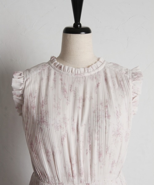 tocco closet(トッコ クローゼット)の「リボン&フリル付きプリーツシフォンフラワープリントワンピース(ワンピース・レディース・ブルー/ピンクベージュ・M)」の20枚目の写真