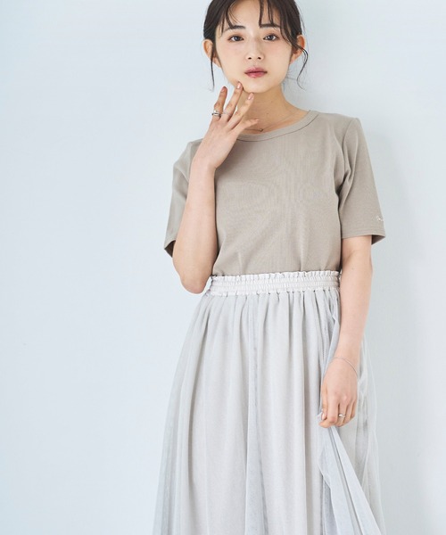 mil(ミル)の「袖ロゴ刺繍リブトップス【シンプル・着回し】(Tシャツ/カットソー・レディース・オートミール/サックスブルー/オフホワイト/チャコールグレー/ホワイト/ブラウン/グレイッシュベージュ/ブラック×ホワイト/ホワイト系その他/ホワイト×ブラック・XS/S)」の18枚目の写真