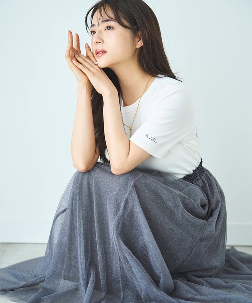 mil(ミル)の「袖ロゴ刺繍リブトップス【シンプル・着回し】(Tシャツ/カットソー・レディース・オートミール/サックスブルー/オフホワイト/チャコールグレー/ホワイト/ブラウン/グレイッシュベージュ/ブラック×ホワイト/ホワイト系その他/ホワイト×ブラック・XS/S)」の11枚目の写真