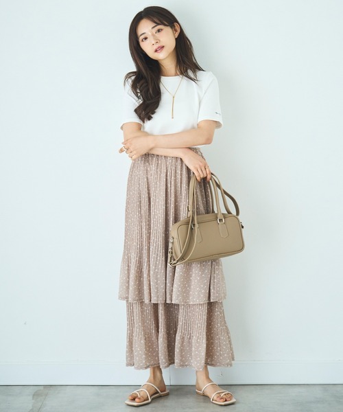 mil(ミル)の「袖ロゴ刺繍リブトップス【シンプル・着回し】(Tシャツ/カットソー・レディース・オートミール/サックスブルー/オフホワイト/チャコールグレー/ホワイト/ブラウン/グレイッシュベージュ/ブラック×ホワイト/ホワイト系その他/ホワイト×ブラック・XS/S)」の14枚目の写真