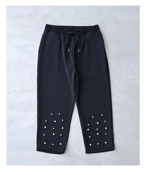 cawaii(カワイイ)の「(黒)裾に艶めくパールビジューのテーパードパンツ(その他パンツ・レディース・ブラック・FREE)」の6枚目の写真