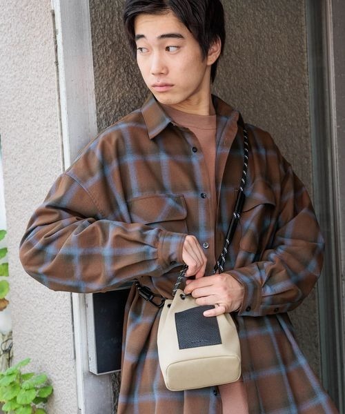 niko and...（ニコアンド）の「パラコード巾着ミニショルダーバッグ（ショルダーバッグ・メンズ・グレー/ブラック/オレンジ/ネイビー/ブラウン/ブルー/パープル/ダークブラウン・FREE）」の11枚目の写真