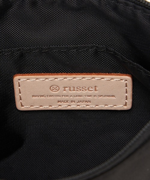 russet モノグラムプレートフラットポーチ russet（ラシット）の「モノグラムプレートフラットポーチ（Z