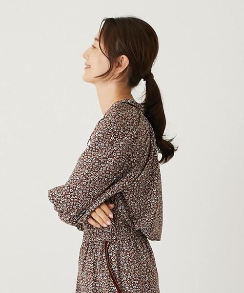 MELROSE claire(メルローズ クレール)の「【ベルベットテープ使いがポイントのフラワープリントブラウス】(シャツ/ブラウス・レディース・ブラウン/ブラック・FREE)」の12枚目の写真