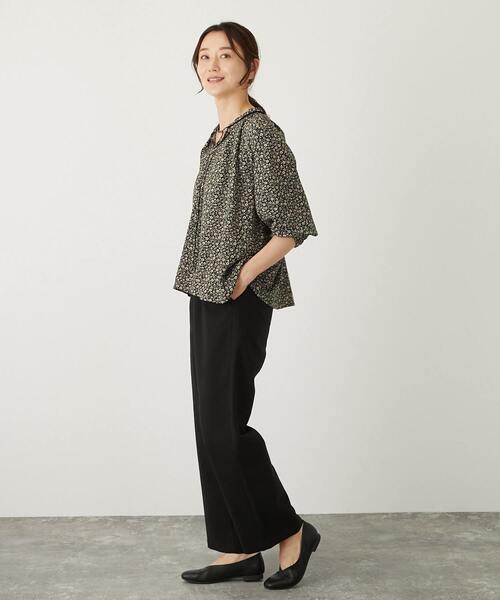 MELROSE claire(メルローズ クレール)の「【ベルベットテープ使いがポイントのフラワープリントブラウス】(シャツ/ブラウス・レディース・ブラウン/ブラック・FREE)」の4枚目の写真